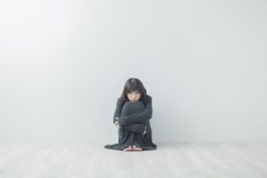 落ち込んでいる女性